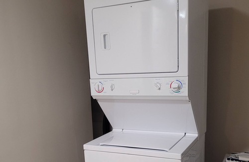 Barrie House | Cozy 2 bedroom basement suit, min to beach and downtown