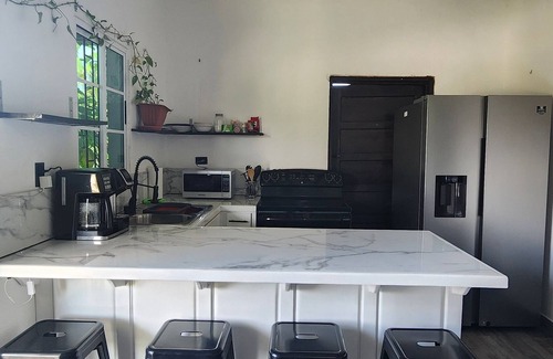 San Ignacio House | Cozy 2-bedroom bungalow in the outskirts of San Ignacio with WiFi, AC