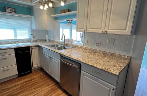 Senecaville Cabin | Cozy 2-bedroom cabin at Seneca Lake, Ohio with AC, WiFi