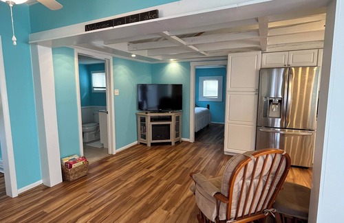 Senecaville Cabin | Cozy 2-bedroom cabin at Seneca Lake, Ohio with AC, WiFi