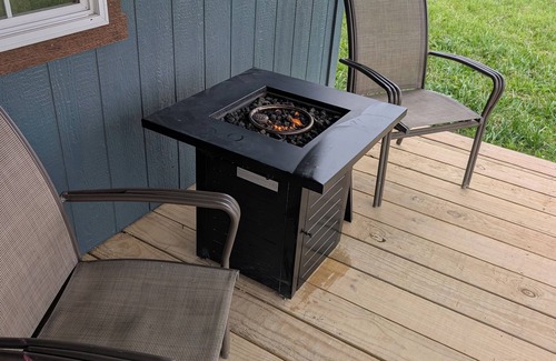 Dola Cabin | Cozy 2-bedroom cabin in charming Harrod with WiFi, AC