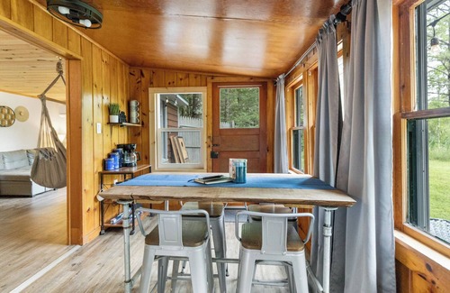 Bitely Cabin | Cozy 2 bedroom cabin on channel with lake access