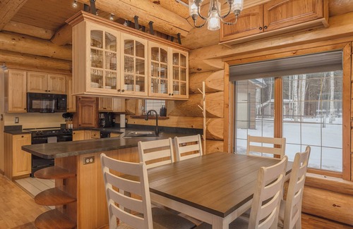 North Pole Cabin | Cozy 2-bedroom CABIN in wonderful North Pole