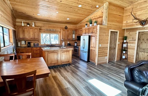Payson Cabin | Cozy 2-bedroom cabin with AC and WiFi in Tonto National Forest.