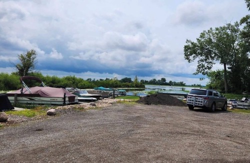 Larsen RV Rental | Cozy 2-bedroom campground in charming Larsen with AC