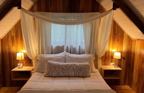 Monteverde Ski Chalet | Cozy 2-bedroom chalet in welcoming Monteverde with WiFi