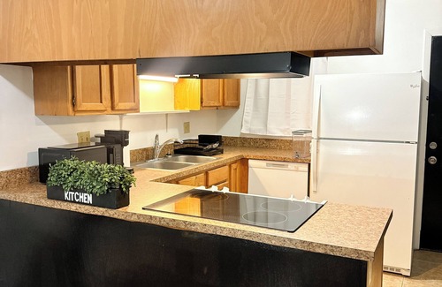 Gainesville Condo | Cozy 2-bedroom condo with WiFi, AC in quiet NW Gainesville, FL