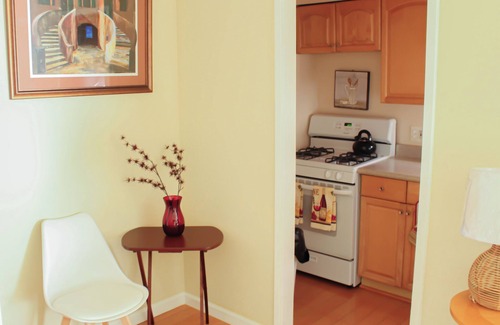Southwest Berkeley Condo | Cozy 2-bedroom condo in fabulous Berkeley next to the marina