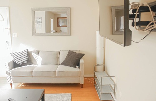 Southwest Berkeley Condo | Cozy 2-bedroom condo in fabulous Berkeley next to the marina