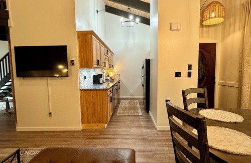 Rathdrum Condo | Cozy 2-bedroom condo in Twin Lakes Village - golf, lake, pool