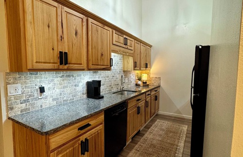 Rathdrum Condo | Cozy 2-bedroom condo in Twin Lakes Village - golf, lake, pool