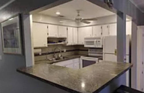 Cypress Lake House | Cozy 2-bedroom Condo in beautiful Fort Myers with Pool and Tiki Hut