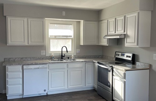 Janesville Condo | Cozy 2-bedroom condo in charming Janesville with AC