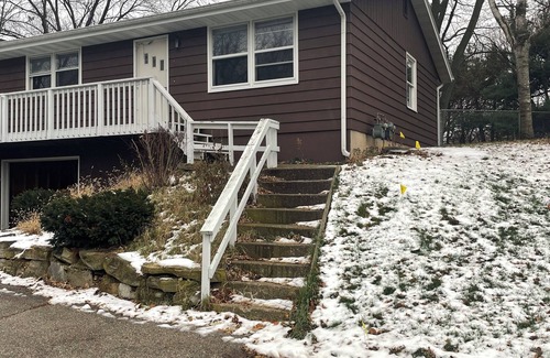 Janesville Condo | Cozy 2-bedroom condo in charming Janesville with AC