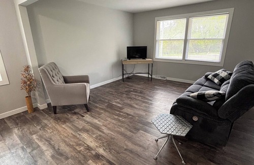 Janesville Condo | Cozy 2-bedroom condo in charming Janesville with AC