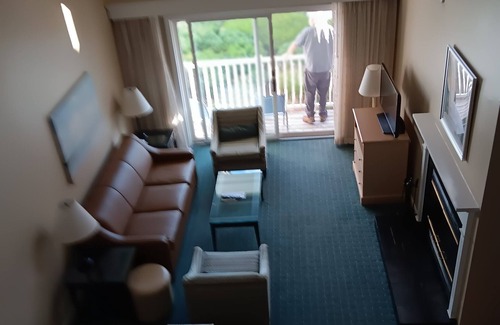 Westbrook Center Condo | Cozy 2-bedroom condo with AC, fitness room in charming Westbrook. Oceanfront,