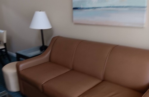 Westbrook Center Condo | Cozy 2-bedroom condo with AC, fitness room in charming Westbrook. Oceanfront,