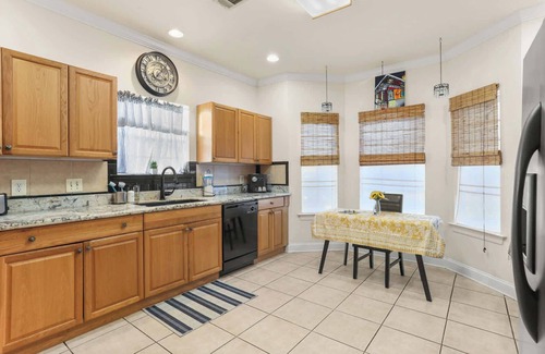 Algiers House | Cozy 2 bedroom Cottage with Double driveway!