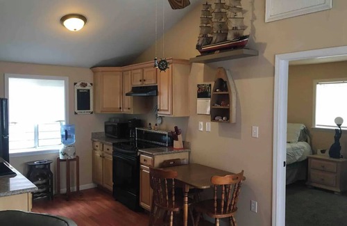 Rio Vista House | Cozy 2 Bedroom Cottage near the River