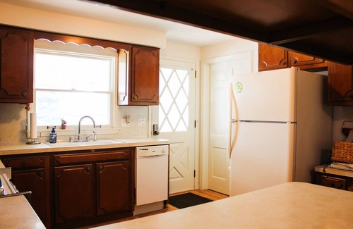 Defiance Apartment | Cozy 2 Bedroom Home Downtown Defiance!