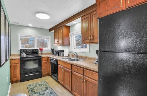 Champaign House | Cozy 2 Bedroom Home Mins from Downtown Champaign