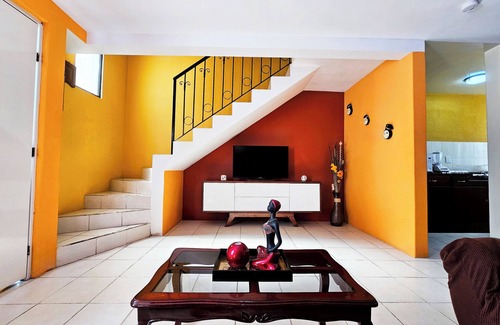 Tehuacan House | Cozy 2 Bedroom Home Only 9 Minutes from Downtown