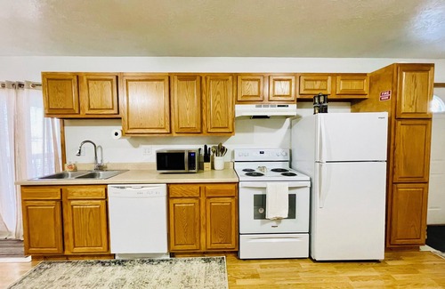 Montrose House | Cozy 2 Bedroom Home on Lake Vermillion with Lake Views and Ice Fishing Access