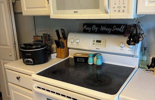 Cheyenne House | Cozy 2-bedroom house in Cheyenne with AC. Three minutes from Frontier Park.