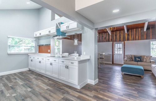 Cocoa House | Cozy 2-bedroom house in charming lake Poinsett Cocoa Fl with AC, Wi-Fi