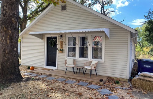 Eudora House | Cozy 2-bedroom house in Eudora close to KC area and Lawrence KS.