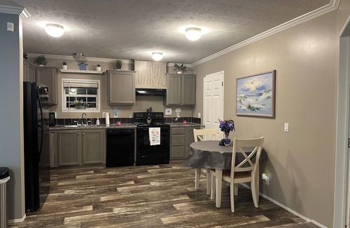 Millfield House | Cozy 2-bedroom house in Millfield near Bailey's Trails and on many riding routes