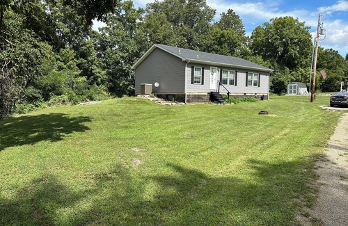 Millfield House | Cozy 2-bedroom house in Millfield near Bailey's Trails and on many riding routes
