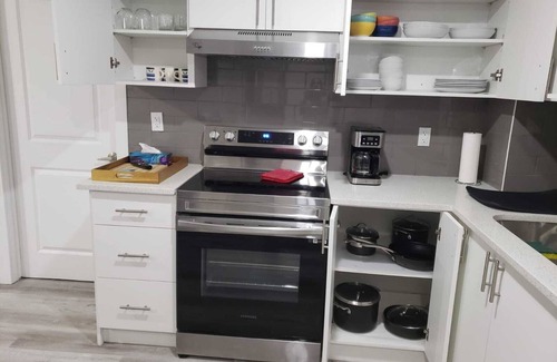 Cochrane House | Cozy 2-bedroom house with WiFi and AC in charming Cochrane