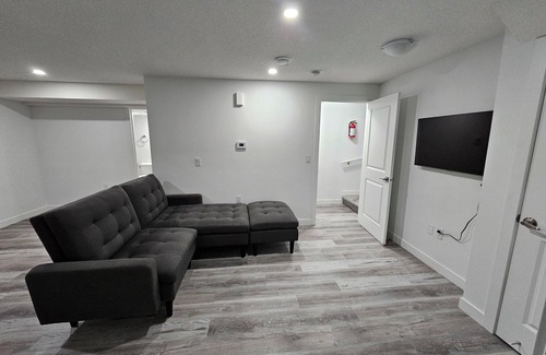 Cochrane House | Cozy 2-bedroom house with WiFi and AC in charming Cochrane