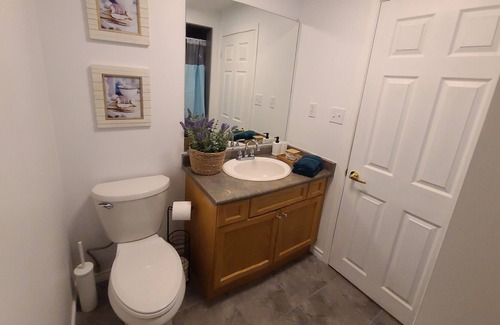 Barrie House | Cozy 2-bedroom lower unit!