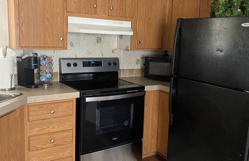 Auburn House | Cozy 2-bedroom mobile home with WiFi, Mins from Auburn University.