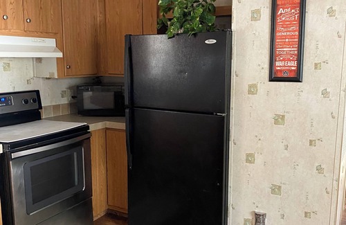Auburn House | Cozy 2-bedroom mobile home with WiFi, Mins from Auburn University.