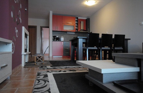 Shiligarnika Apartment | Cozy 2 Bedroom Penthouse with Fireplace