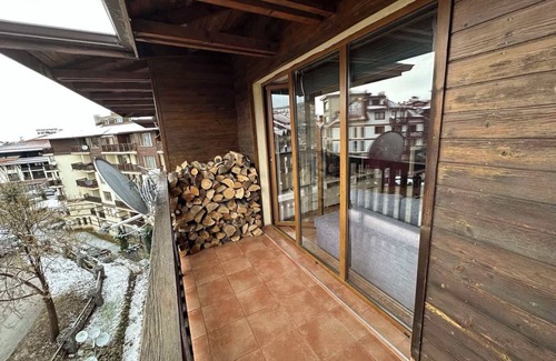 Shiligarnika Apartment | Cozy 2 Bedroom Penthouse with Fireplace