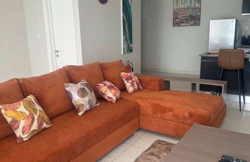 North Ridge House | Cozy 2-bedroom penthouse apartment in heart of Accra with WiFi, AC, fitness room