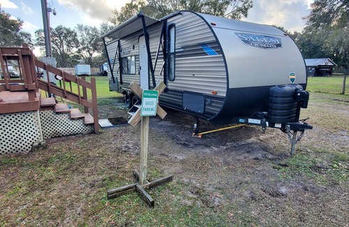 Lutz House | Cozy 2-bedroom RV in charming Lutz with AC, WiFi on an acre of property