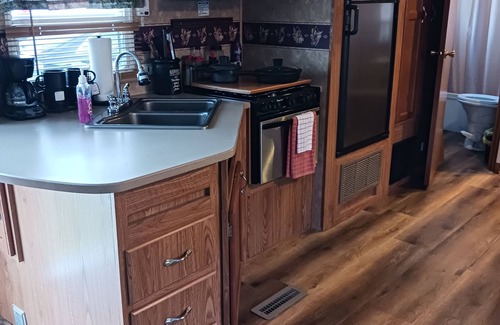 Nashport House | Cozy 2-bedroom RV in tranquil at buckeye lake with AC, WiFi