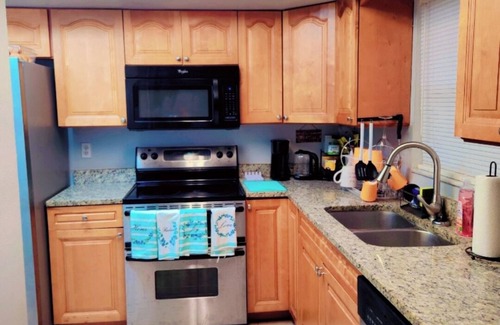 Citrus Park House | Cozy 2-bedroom townhome in awesome Tampa with AC, WiFi