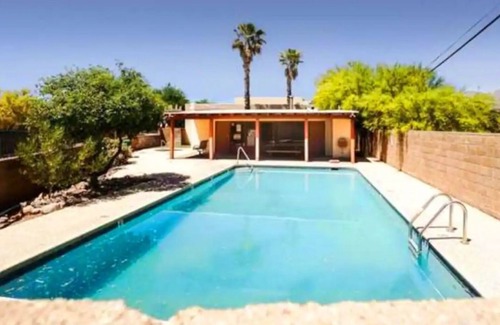 Casas Adobes House | Cozy 2-bedroom townhome in charming Tucson with AC, WiFi. Located NW of Tucson .
