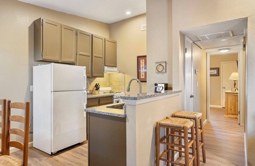 Kimberling City Condo | Cozy 2-Bedroom Bungalow-Near Table Rock Lake-Free Tickets-Cmty Pool-Pickleball