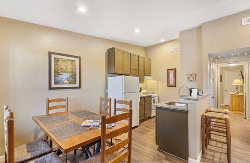 Kimberling City Condo | Cozy 2-Bedroom Bungalow-Near Table Rock Lake-Free Tickets-Cmty Pool-Pickleball
