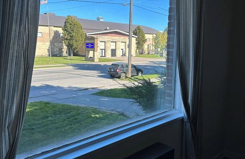 Sault Ste. Marie Apartment | Cozy 2-bedroom apartment in amazing Sault Ste. Marie.Blocks from the locks