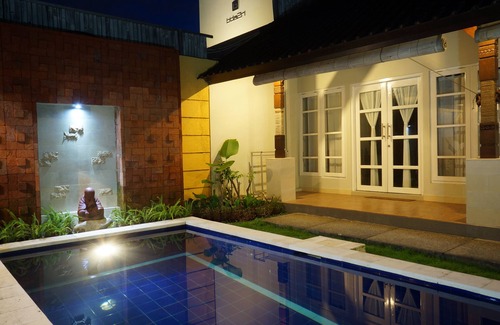 Sunset Road Villa | Cozy 2 bedroom villa in Seminyak Bali