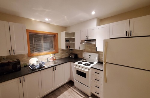 Mont-Tremblant Apartment | Cozy 2 bedroom with fireplace and small swimmable lake 15 min from Mt Tremblant
