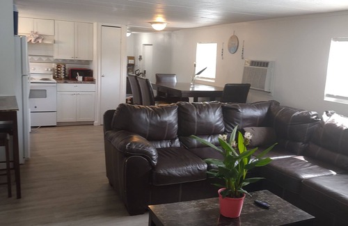 Ormond Beach House | Cozy 2-bedroom with large driveway close to the beach and Daytona speedway
